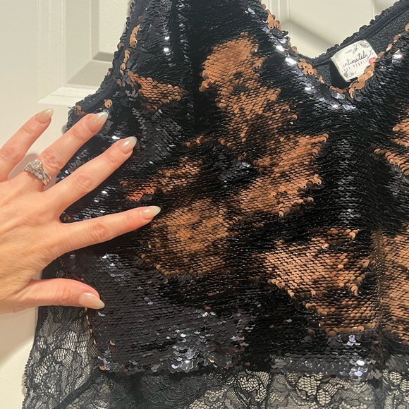 Free People Intimately Swinging ROSE GOLD Sequin Top XS embellished shine CAMI - Picture 2 of 7